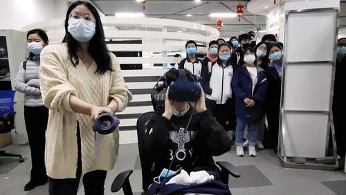 学生体验虚拟现实设备 学生体验虚拟现实设备