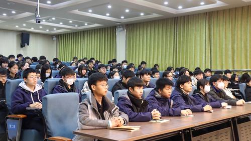 3.同学们认真聆听 3.同学们认真聆听