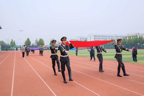 2.国旗队率先入场- 2.国旗队率先入场-