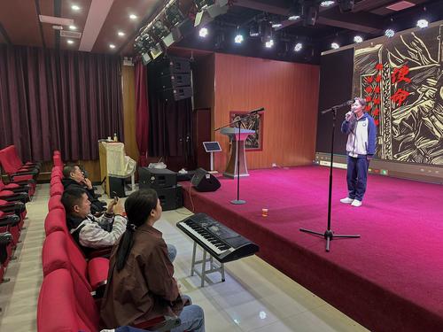 2赛前校领导和辅导老师把关指导 2赛前校领导和辅导老师把关指导